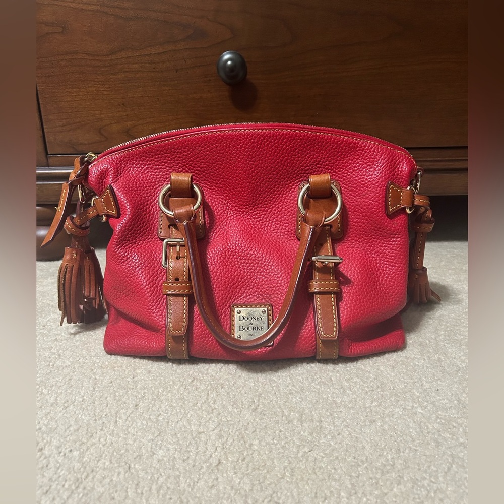 Beautiful Dooney & Bourke red bag handbag